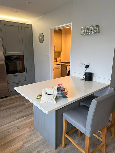Winterbourne Kitchen Breakfast Bar
